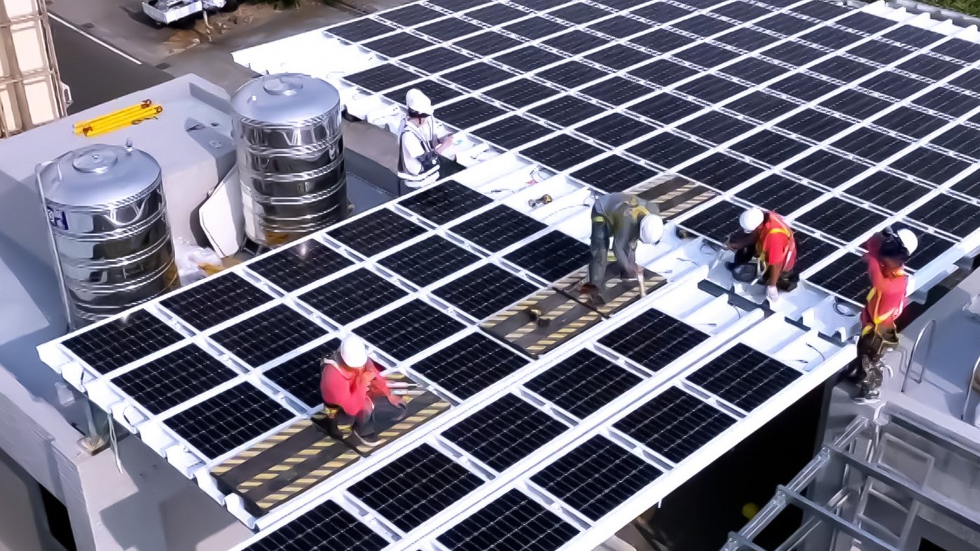 友達打造光電建築一體化整合建材，開發SunSteel光電整合型浪板，實現快速安裝、避免二次施工，讓屋頂光電躍升未來建物新標配。